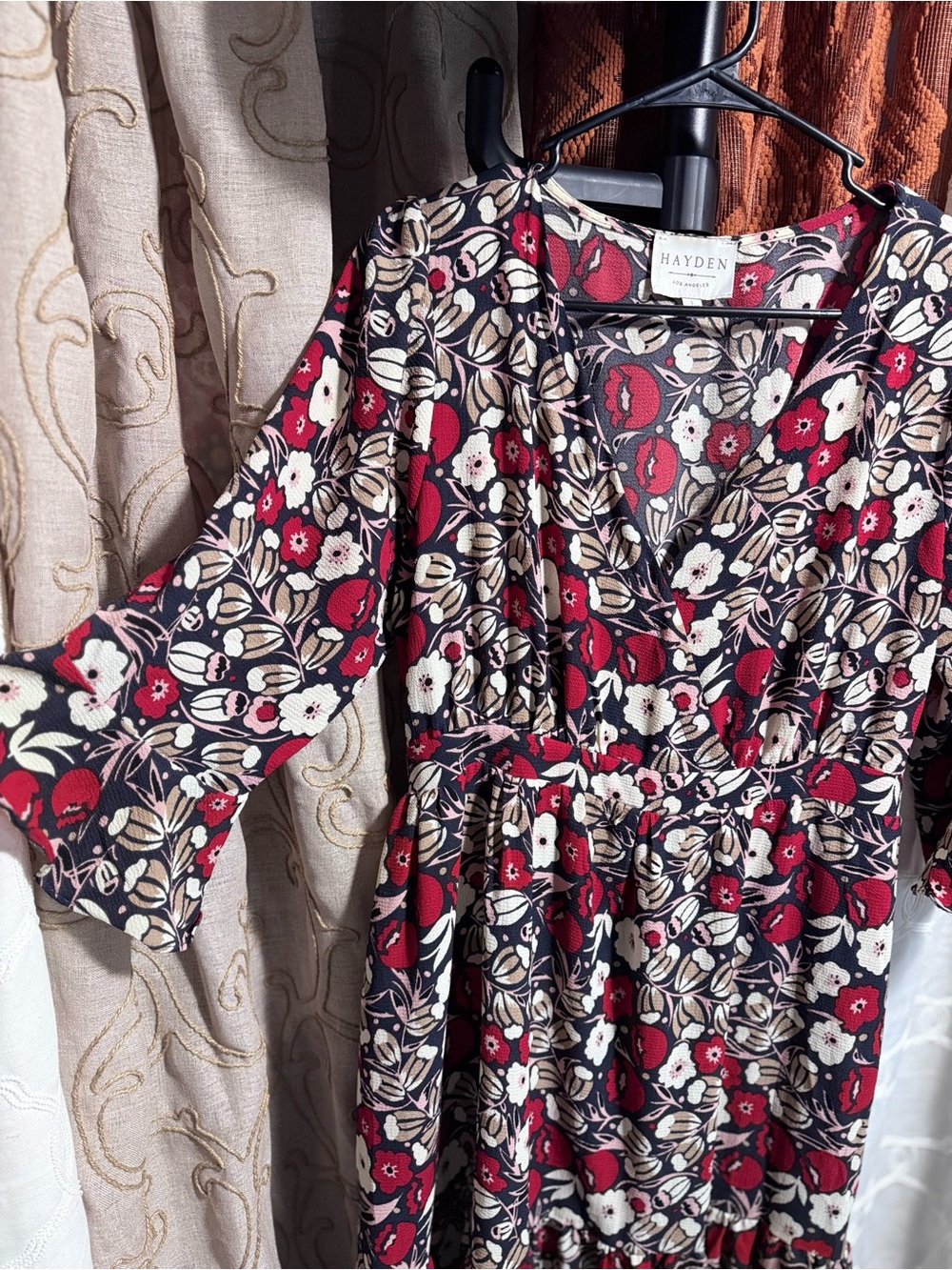 Women's Hayden Los Angeles Boho Red Floral V-Neck Midi Dress - Picture 4 of 5